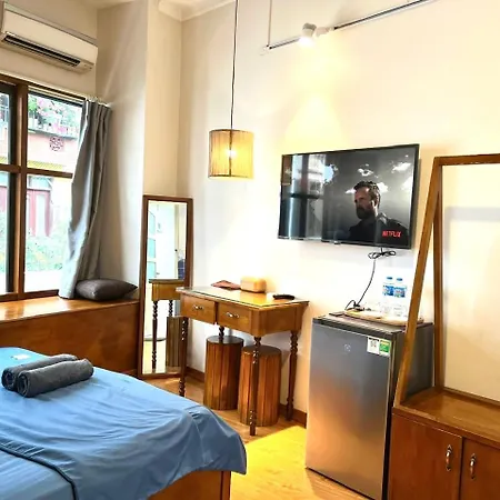 Nice room located right next to the Old Quarter Căn phòng nhiều ánh sáng tại ngay gần phố đi bộ Hồ Gươm-2